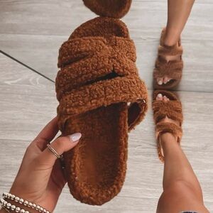 Sharpe slippers